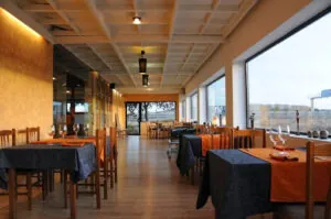 Camping Restaurante Quinta de Cavia: Un rincón acogedor con cocina excepcional en Cavia