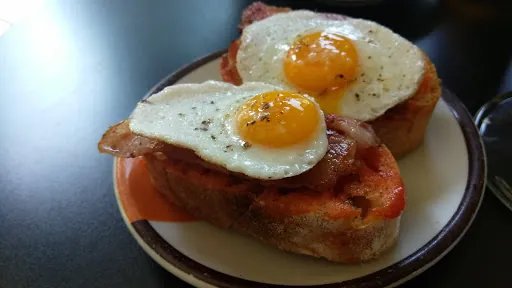 Bar Alumbre: Un rincón acogedor en Barbadás con tapas irresistibles 1 Bar Alumbre: Un rincón acogedor en Barbadás con tapas irresistibles