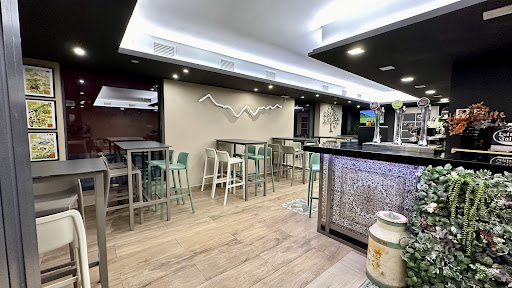 Bar L'Acherito: Delicias en Jaca con ambiente acogedor y hamburguesas exquisitas 25 AF1QipO7fcbQXB7PoJl KQYunGt 04WEaRwO8Uwj9uwC