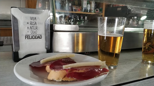 Bar Alonso: Deléitate con su encanto rústico y deliciosas tapas en El Hoyo de Pinares 15