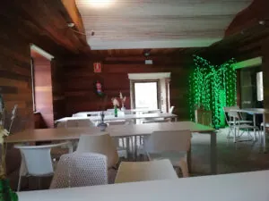 Taberna de Caaveiro: Deliciosos bocadillos en un entorno único