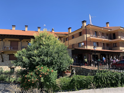 Hotel Langa: Sazón casera y acogedor ambiente en Cerezo de Abajo 1
