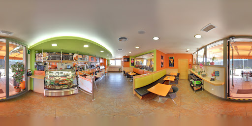 Pizzeria Britannia: Deléitate con las mejores pizzas en Santander 1 AF1QipOBBCUZPSja VBggbmz
