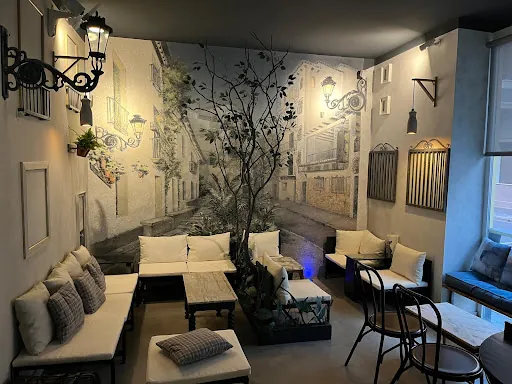 The Artist cocktail bar: Un rincón encantador en Valencia para disfrutar cócteles únicos