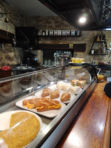Bar La Montanesa Puentedey: Deliciosa comida casera en el corazón de Burgos 1 AF1QipOCID2E4SVF1K10u3vgKfP2 OodPyyJEeXEQU7F