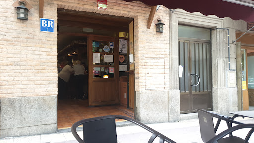 Mesón El Pleno: Sabores auténticos de Segovia en un rincón acogedor 1 AF1QipOCWFL5 lXsYnlAr24XrbgXR2U8Pue 3a8w9jCM