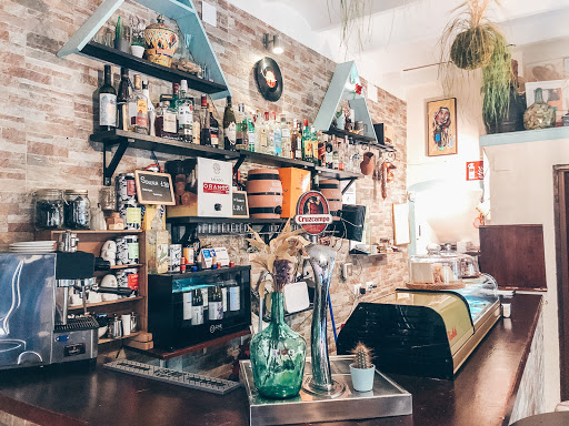 Ajo&Agua: Tapas únicas en un ambiente acogedor en Sevilla 48