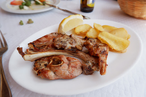 Restaurante El Bodegón: Sabores auténticos en La Alberca de Záncara 3 AF1QipOGiNtFPG1NESvaNQt2E7fz4BE64q9FDk7mSycE