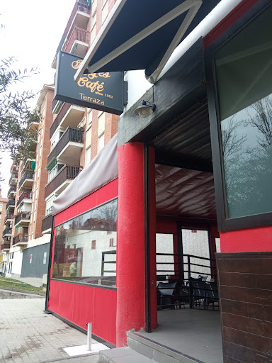 Bar REYES: El rincón vibrante de Guadalajara con sabor auténtico 1 AF1QipOHDUCEoiZy1aNC36MGCkNdsurcJmS4zpN vA6W