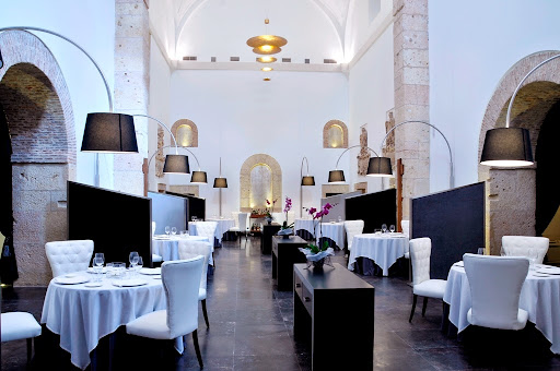Villena: Gastronomía innovadora en un antiguo monasterio segoviano 41 AF1QipOHzI 74KO4cDHg9W7YVY5hEgPToq0 5ECsK AW