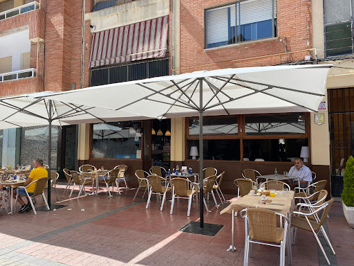Cafetería Quinta Avenida: Deliciosos pinchos en el corazón de Benavente 1 AF1QipOLFYQbdYzdY1KUSukPT69dhgrsv9ElBa4TsGLu