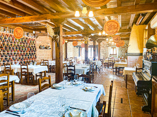 <strong>Posada Real Cabaña de Carreteros: Un rincón acogedor con exquisita comida asadora en Casarejos</strong> 1 AF1QipOLbKfnI2IkDwdtZr N VTDMOAr7FIKQf7UtsrK