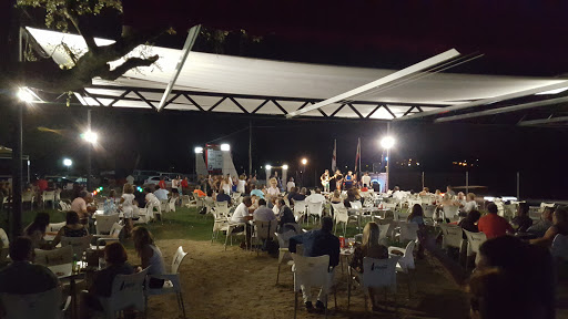 Majo'S: Un rincón familiar junto al embalse con sabores inolvidables 1 AF1QipOMvDC6hkLQTgpTHyIONrLBCwUIynZyDgiYyh5K