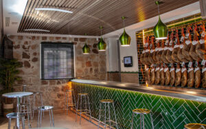 Café Mañas Bar Los Jamones: Delicias ibéricas en el corazón de Linares 7 AF1QipOO4YLT4MzN5OE3vEakOhnS4z7wBfjuo7BXD bP