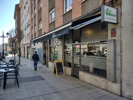 Sidrería Albeniz: Un rincón acogedor en Oviedo con los mejores callos y platos caseros