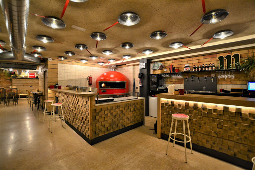 Pizzería Tómbola: Deliciosas pizzas en un ambiente acogedor en Burgos 1 AF1QipOQRkuGPW6kqQUi08JBhNwgvcQKBUFp6MFu5Ues