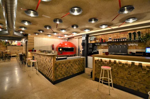 Pizzería Tómbola: Deliciosas pizzas en un ambiente acogedor en Burgos
