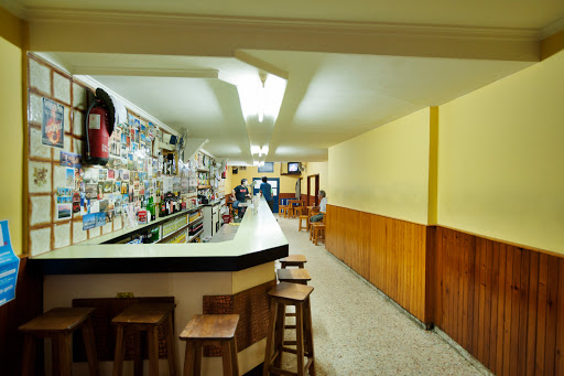 Bar Paris: Delicias caseras y ambiente acogedor en Ourense 1