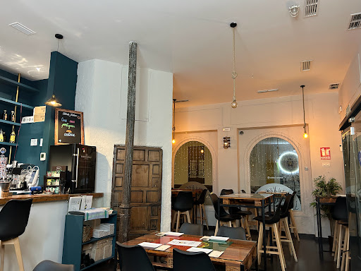 Restaurante Bar Farol: Sabores únicos en el corazón de Sevilla 52 AF1QipORHrpLr1MGYX6M9r2Mp OUDtJBAFznjOqR65i2