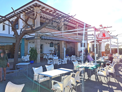 Restaurante La Recta Aguasblanquillas: Deliciosas tapas en un rincón acogedor de Torreperogil 1