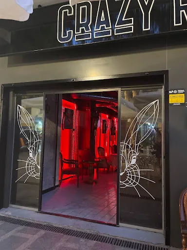 Crazy Rabbit Restaurant / Bar: Sabores únicos en el corazón de Torremolinos