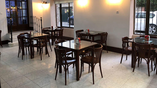 Cafeteria Taperia Hostal Barbate: Sabor mediterráneo en un rincón acogedor junto al mar 1