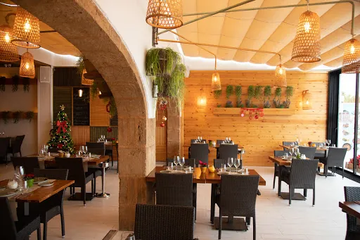 Restaurante Posidonia: Deléitate con auténtica paella frente al mar en Xàbia