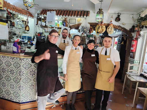 Mesón del Barrio: Delicias cordobesas en un acogedor rincón 1