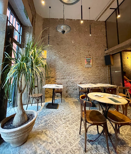 Restaurante Fatouch: Sabores extraordinarios en el corazón de Sevilla 1 AF1QipOYNg5gSz0eJalOtTVGvXqykIJW67QXTJiMWtGc