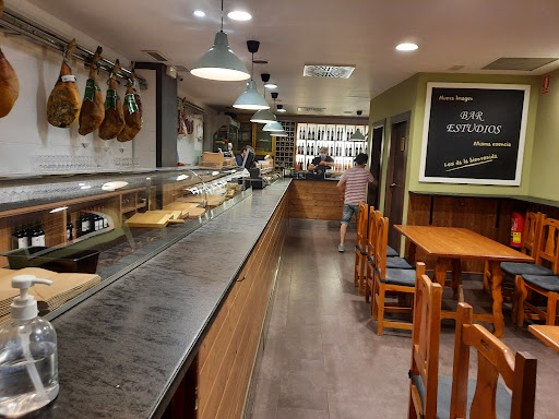 Bar Estudios: Un rincón acogedor en Zaragoza para los amantes del queso 51 AF1QipOYijCrviQu9HgN ZHgno FXMvZ OON80EK2CX6