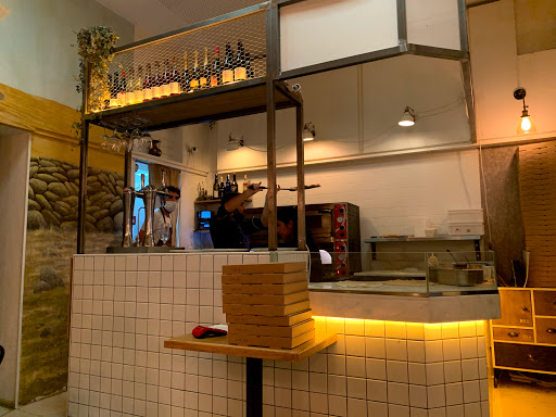 Lab '84: Deléitate con auténticas pizzas y pasta en un acogedor rincón de Madrid, perfecto para tus momentos especiales 33 AF1QipOZjWOnFyc 3jsUc7HzBHYS0l6MeFGUkhFNKBI
