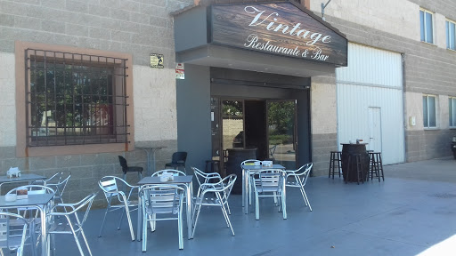Cami Vintage Bar Restaurante: Deléitate con su encanto retro y sabrosas tapas en El Casar 1