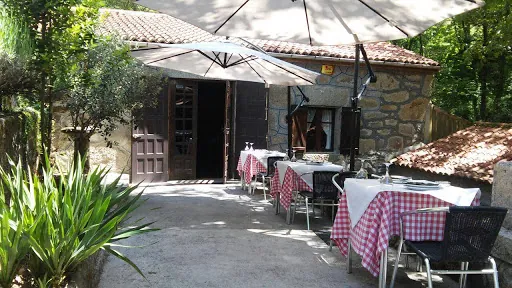 O Muiño Do Chirlo: Un encantador refugio familiar junto al riachuelo con deliciosa carne y un servicio excepcional