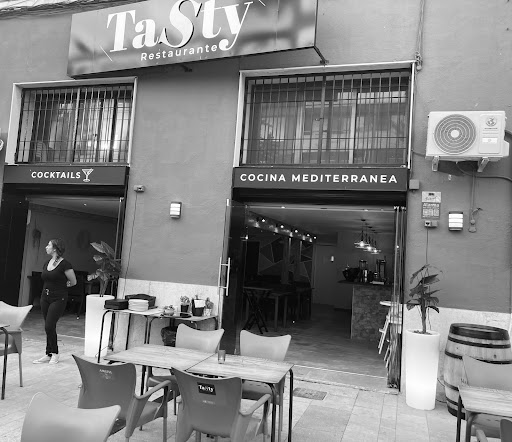 Restaurante Tasty: Sabor y encanto en el corazón de Dénia 1 AF1QipOf23AYjiwSS1FKJCbKNADWdi6H TM4myzHqvMd