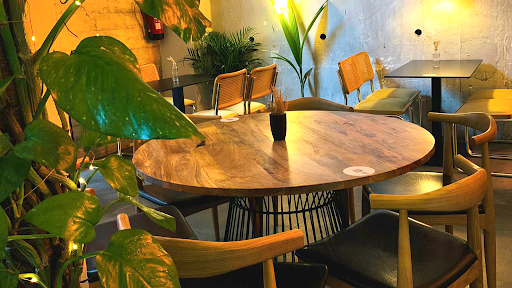 Bar Tropicalista: Un rincón gourmet en el corazón de Madrid donde la auténtica comida brasileña y originales cócteles te harán querer volver una y otra vez 4 AF1QipOgm6a0oYhzGd9GLEnyzN4lZI LqKvQG9XqAmD