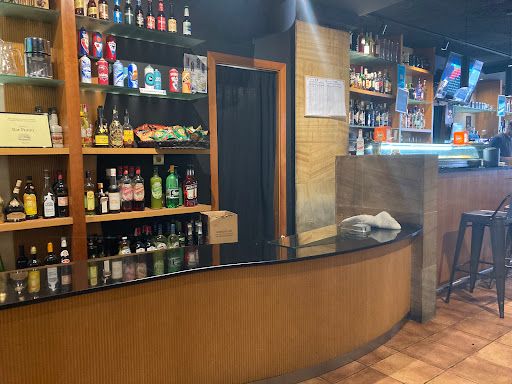 Cafe Bar Punto D: Un rincón acogedor en Vitoria-Gasteiz con delicias únicas y un ambiente encantador 1 AF1QipOhP3chLmNn21EwuaE0oq Wl5vj5ifT2YthOFpc