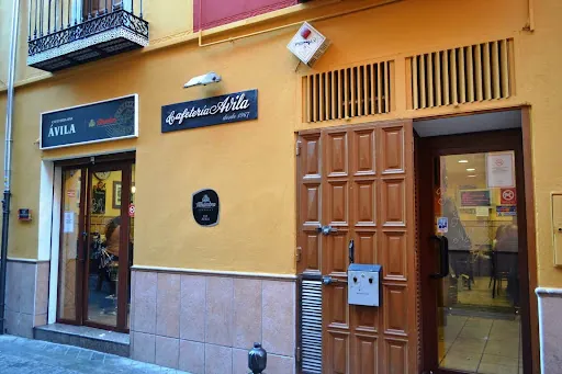 Bar Avila: Espectaculares tapas y jamón asado en Granada