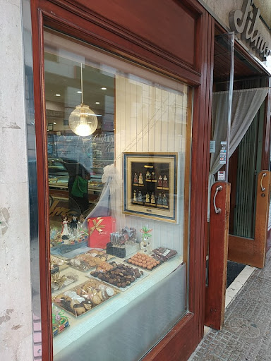 Confitería Silma: Delicias irresistibles en el corazón de Burgos 1