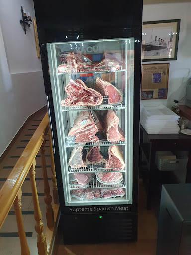Asador Restaurante La Queseria: Deléitate con su famoso chuletón en la hermosa Carboneras 51