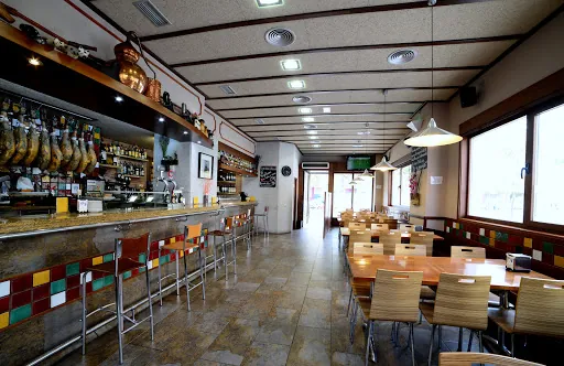 Bodega Atabal: Sabores vegetarianos en un ambiente familiar en Burgos