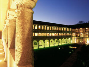 Parador de Santo Estevo. Restaurante Dos Abades: Sabores únicos en un monasterio encantador 9 AF1QipOs7i3U0f wU10GXbDyAnlbl8 CvovNBamGz31G