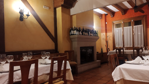 Restaurante El Bomba: Sabor auténtico en San Esteban de Gormaz 23 AF1QipOs7m2TI1jk6F1F7K7er 5eWzsGwMt6JmZZNqXO