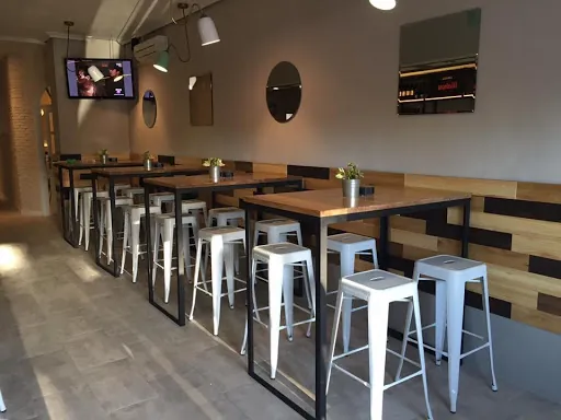 Restaurante Donde Cali: Sabores gourmet en Mocejón con un ambiente acogedor