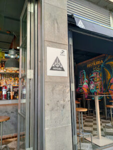 La Destilería: Sabores auténticos en el corazón de Bilbao 13 AF1QipOuUDDf9XsP1oA8UAzOttpDMuqWPwFvuqNw3ug5