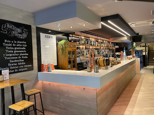 Adokin Gastrobar: Sabores únicos en el corazón de Pamplona 1 AF1QipOuhbP2Krv6oEk lKPhOabNpHZfz9R ZDgvdTai