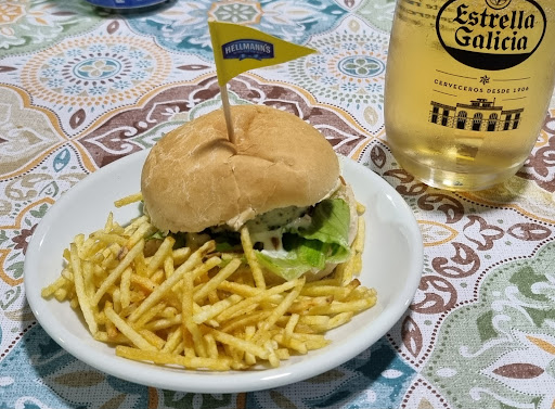 Bar Cafetería Cristal: Un rincón acogedor en O Barco con delicias locales y buen ambiente 1 AF1QipOvl8S Ee7BLi gUJrR2Nr2jrOh0e4mdp H8Uw