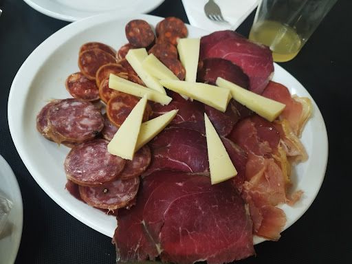 Sidrería El Manzanu SL.: Sabores asturianos en un acogedor rincón de Oviedo 46 AF1QipOxE2d3Dh98 KkrZ46YvbZs9hjVRIqw5m46JH73