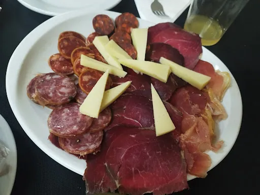 Sidrería El Manzanu SL.: Sabores asturianos en un acogedor rincón de Oviedo