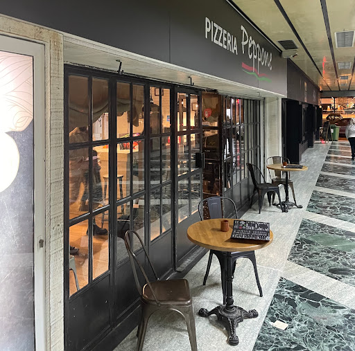 Pizzeria Peppone: Deliciosas pizzas en un ambiente acogedor en Zaragoza 54 AF1QipOyhEffFuAl J2b2wGlrjnjb 3KtccCF2F7ACbO