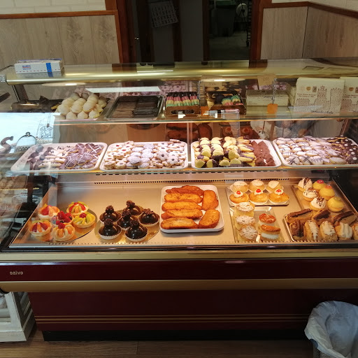 Bollería y Pastelería Mariano Hernández: Delicias irresistibles en el corazón de Ávila 27